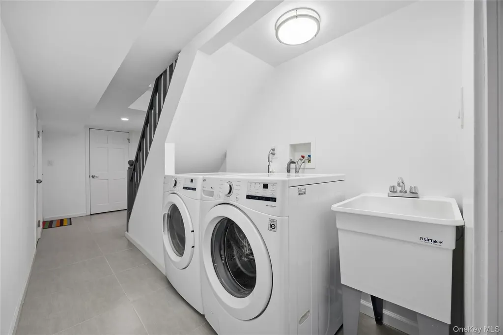 63-55A Douglaston Parkway Douglaston NY 11362