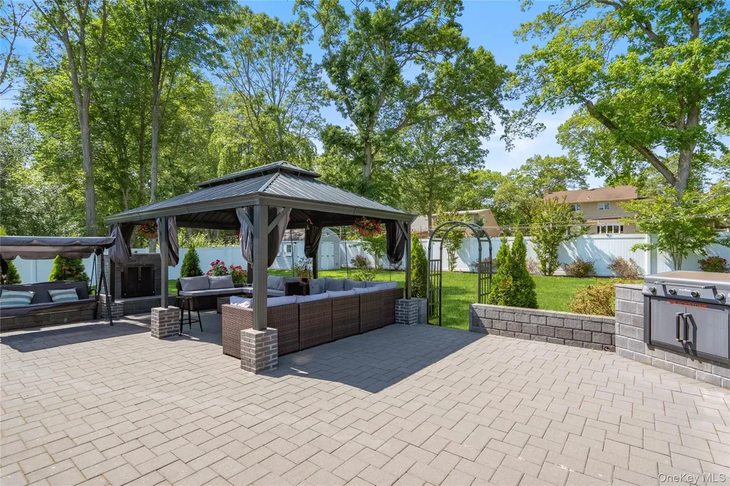 11 Gallatin Drive Dix Hills NY 11746