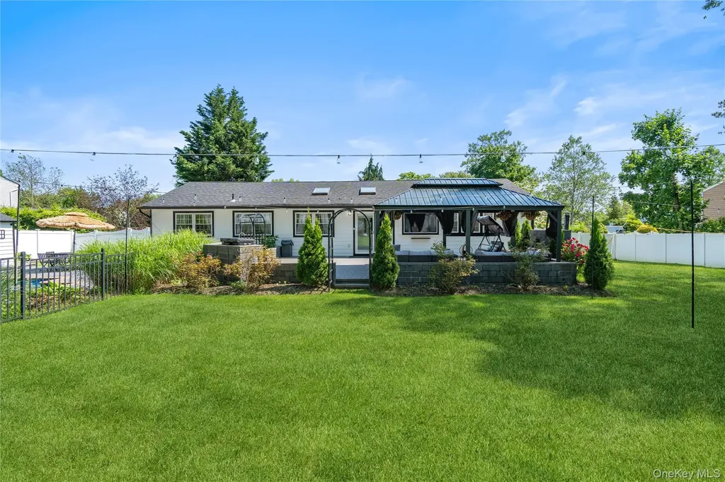 11 Gallatin Drive Dix Hills NY 11746