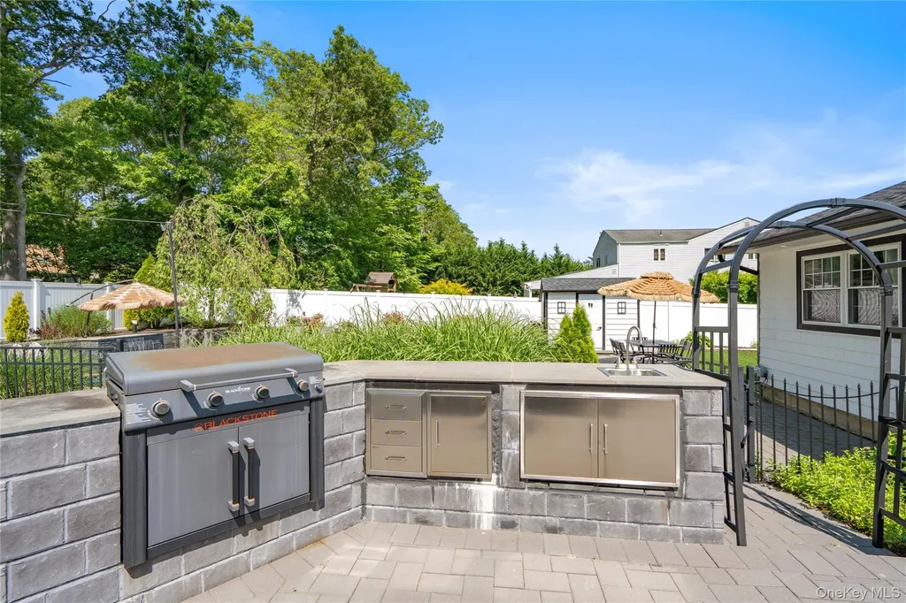 11 Gallatin Drive Dix Hills NY 11746