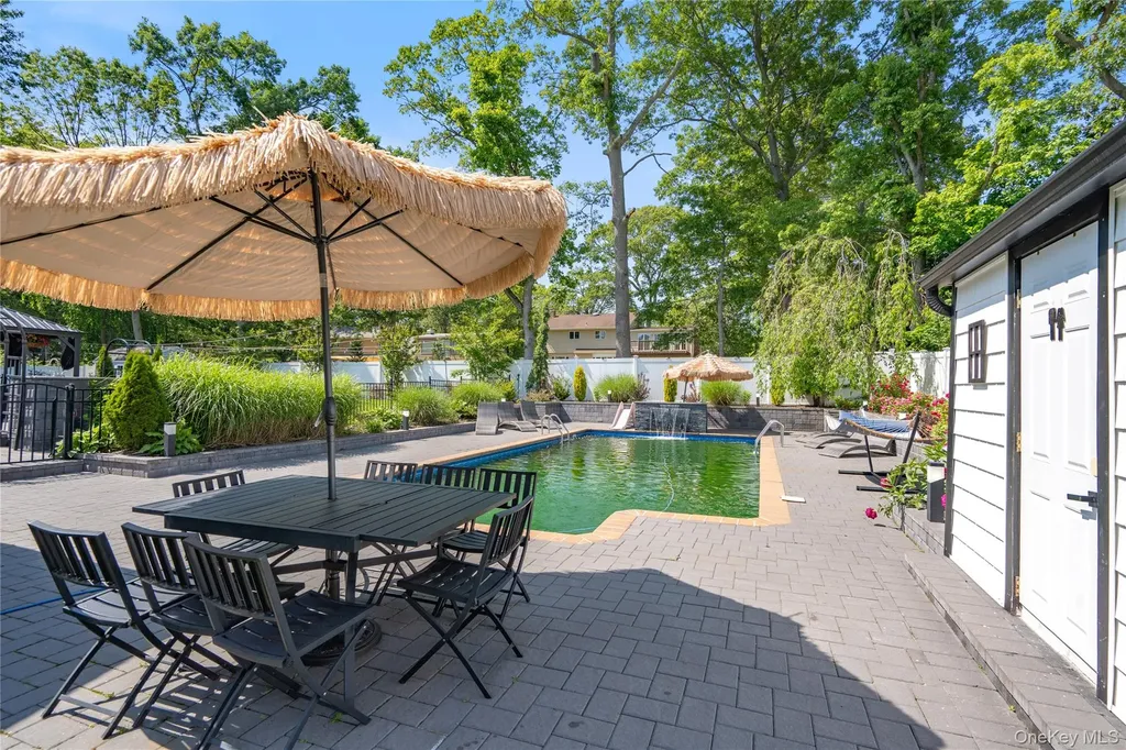 11 Gallatin Drive Dix Hills NY 11746