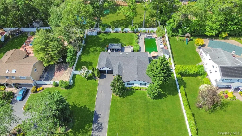 11 Gallatin Drive Dix Hills NY 11746