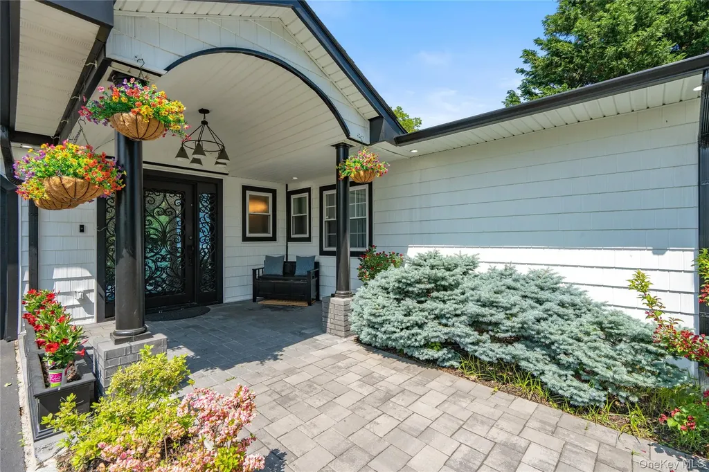 11 Gallatin Drive Dix Hills NY 11746