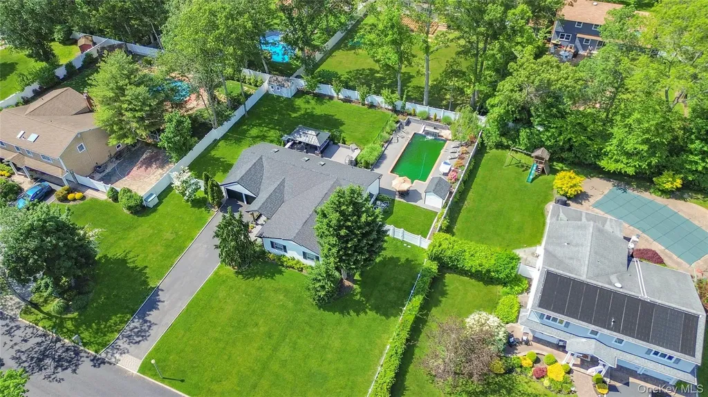 11 Gallatin Drive Dix Hills NY 11746