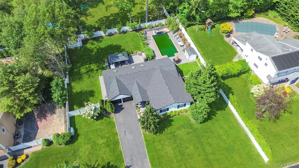 11 Gallatin Drive Dix Hills NY 11746