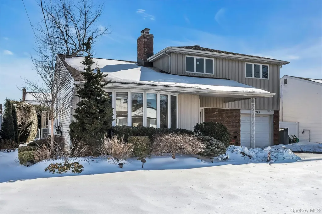 2066 Holland Way Merrick NY 11566