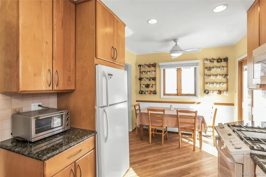 2066 Holland Way Merrick NY 11566