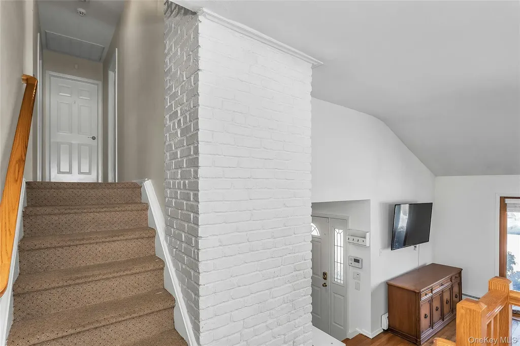 2066 Holland Way Merrick NY 11566