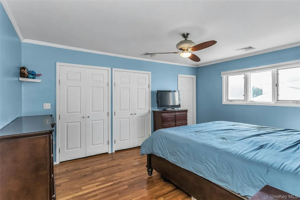 2066 Holland Way Merrick NY 11566