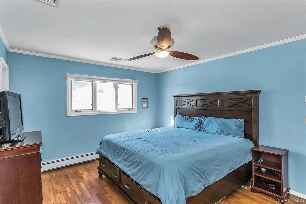 2066 Holland Way Merrick NY 11566