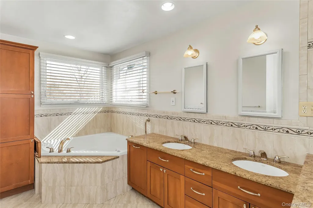 2066 Holland Way Merrick NY 11566