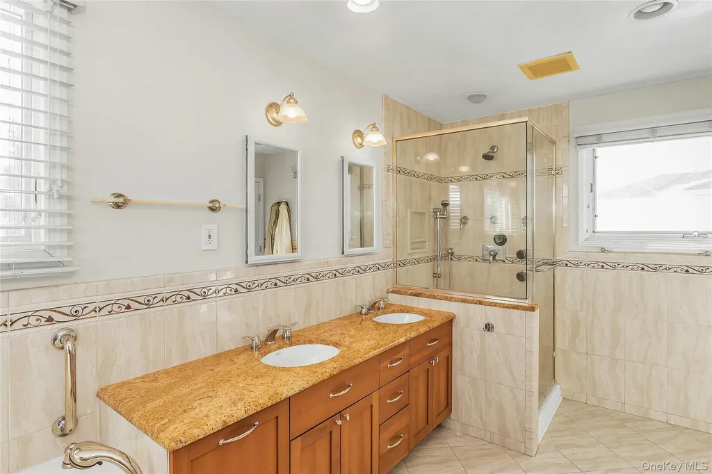2066 Holland Way Merrick NY 11566