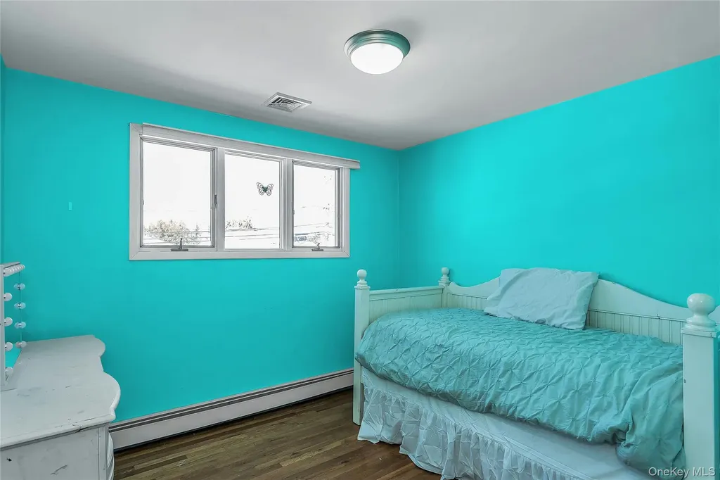 2066 Holland Way Merrick NY 11566