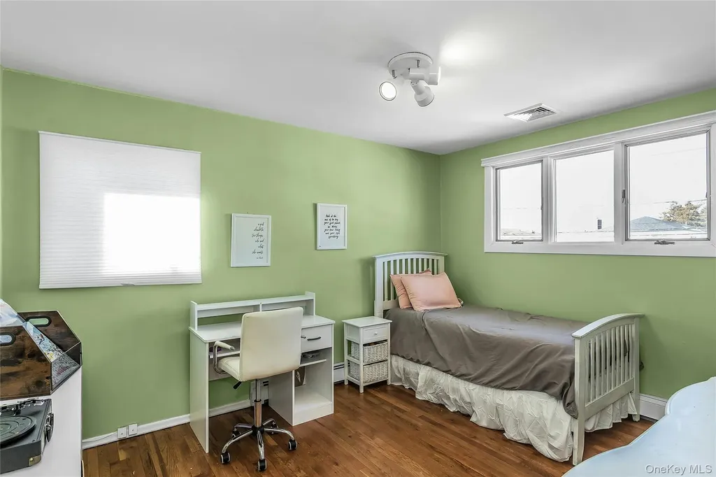 2066 Holland Way Merrick NY 11566