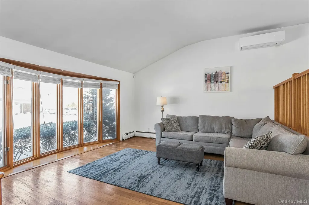 2066 Holland Way Merrick NY 11566