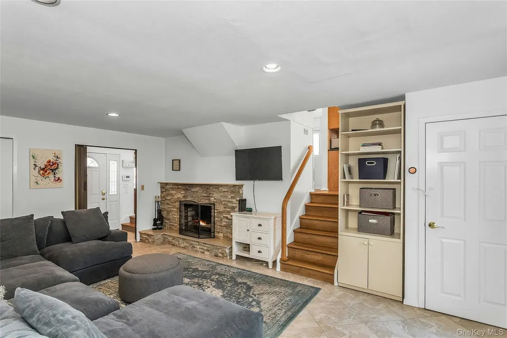 2066 Holland Way Merrick NY 11566