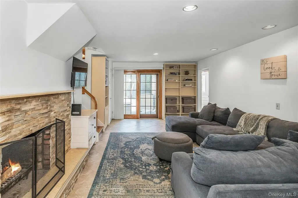 2066 Holland Way Merrick NY 11566