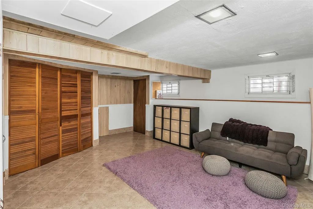 2066 Holland Way Merrick NY 11566
