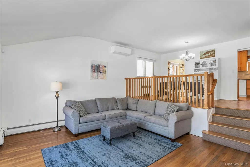 2066 Holland Way Merrick NY 11566