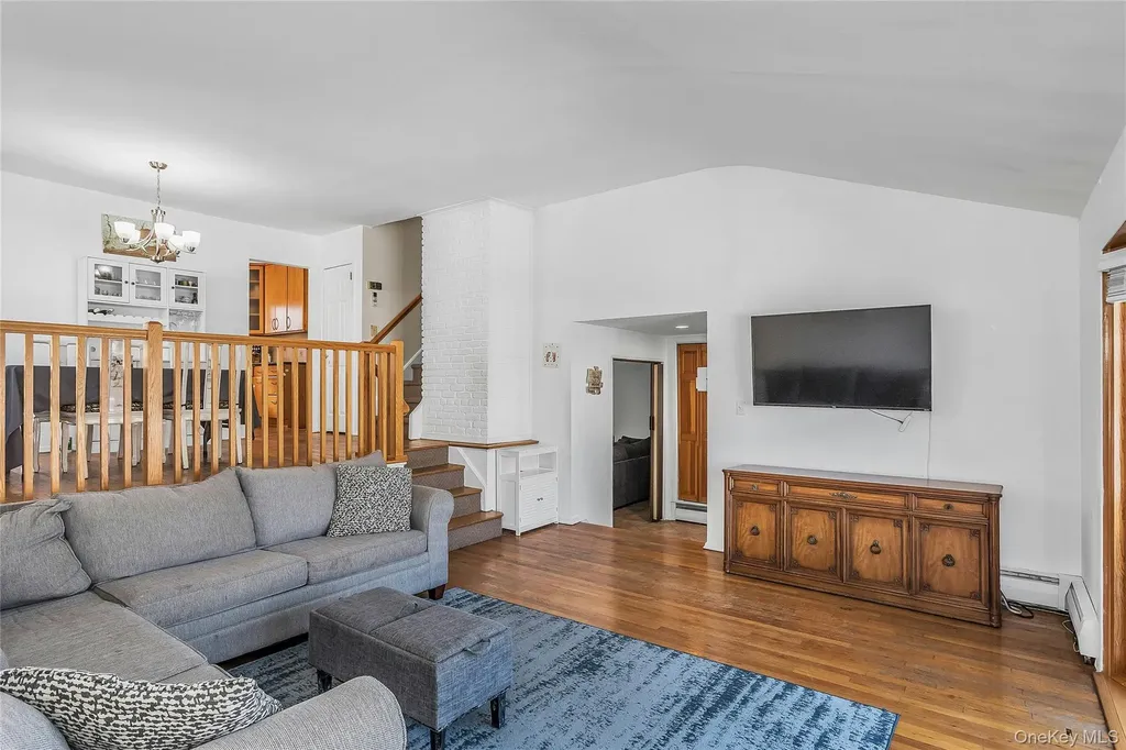 2066 Holland Way Merrick NY 11566