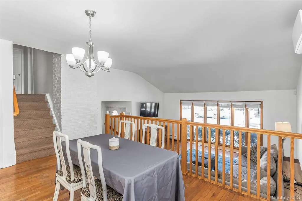 2066 Holland Way Merrick NY 11566