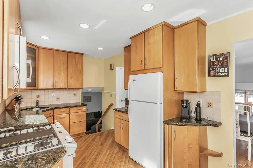 2066 Holland Way Merrick NY 11566