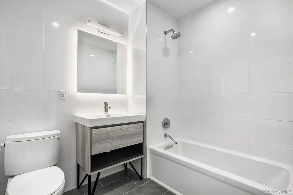 225 E 138th Street Bronx NY 10451