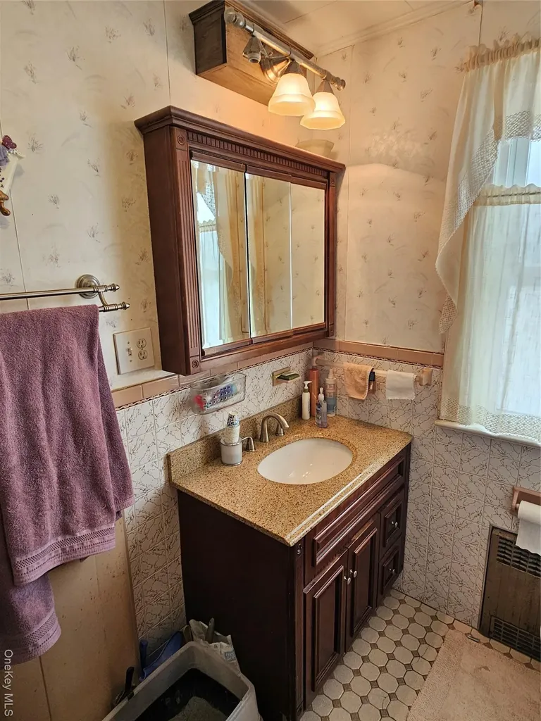 7757 76th Street Glendale NY 11385