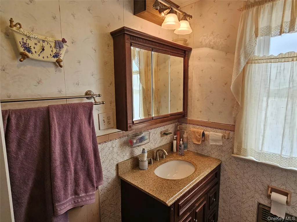 7757 76th Street Glendale NY 11385