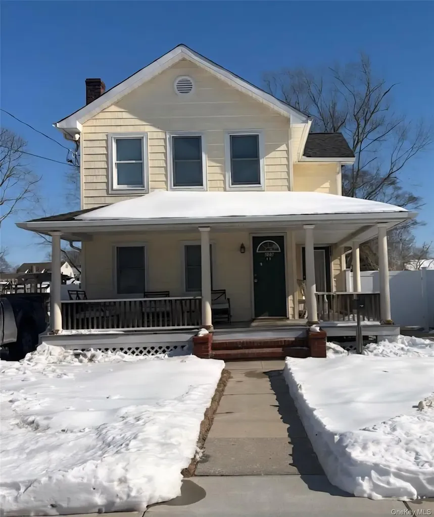 255 Cedar Avenue Patchogue NY 11772