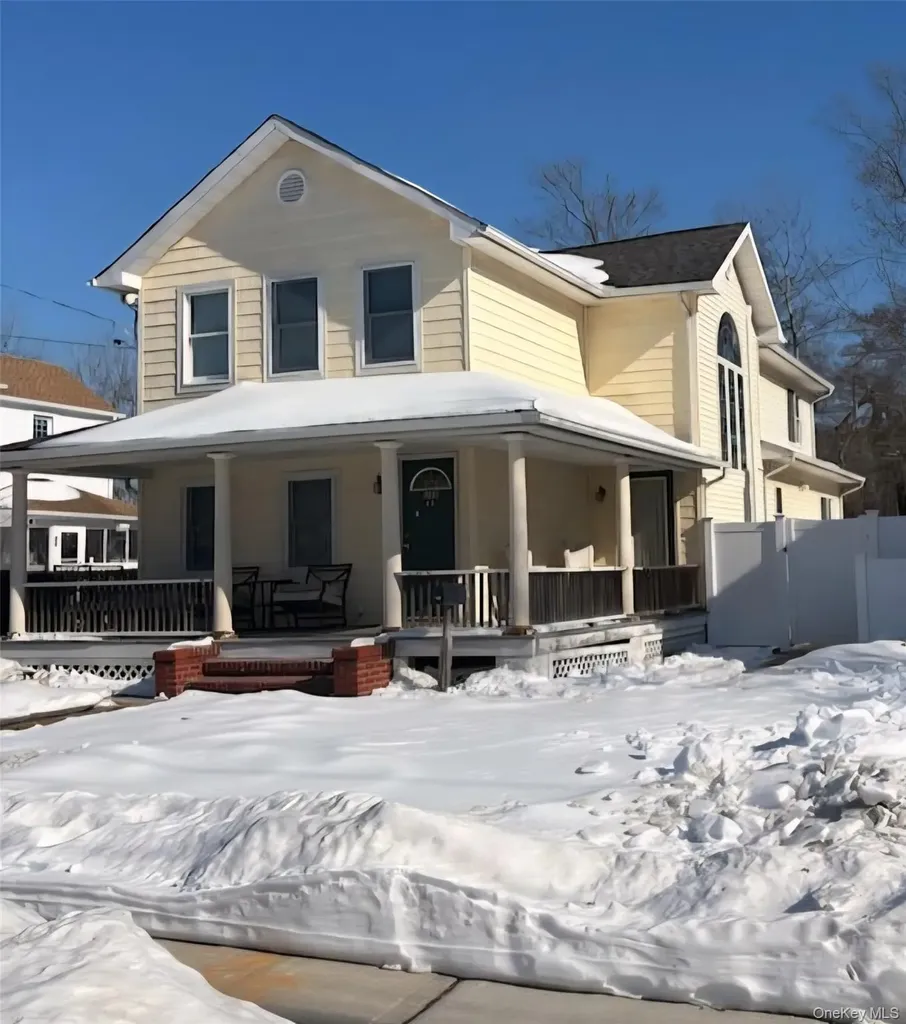 255 Cedar Avenue Patchogue NY 11772