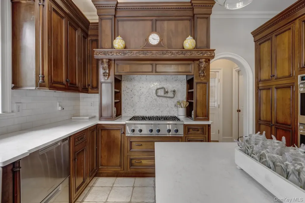 220 Elderfields Road Manhasset NY 11030