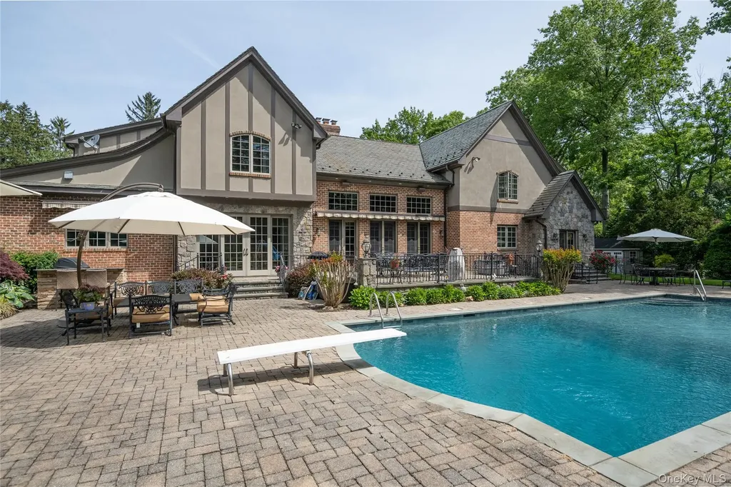 220 Elderfields Road Manhasset NY 11030
