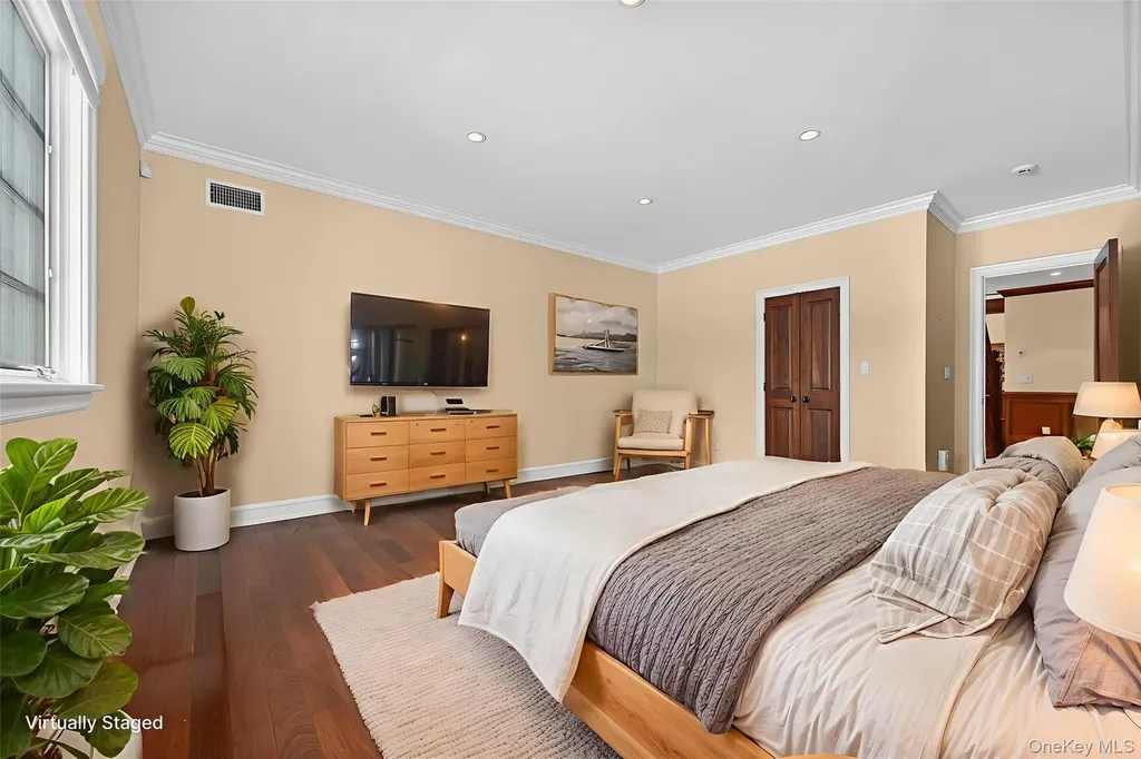 220 Elderfields Road Manhasset NY 11030