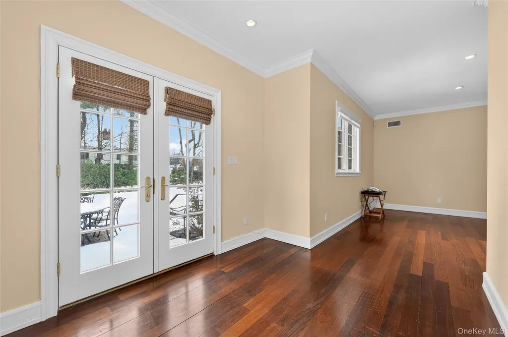 220 Elderfields Road Manhasset NY 11030