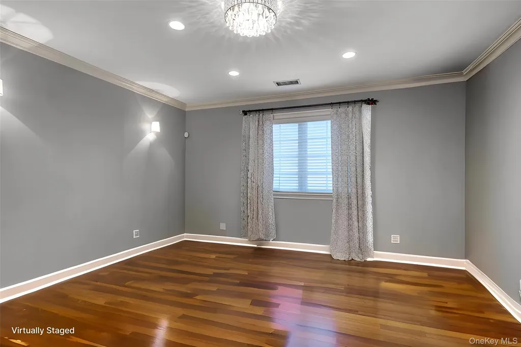 220 Elderfields Road Manhasset NY 11030