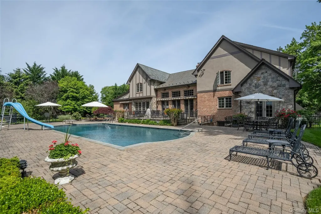 220 Elderfields Road Manhasset NY 11030