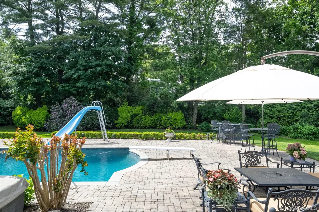 220 Elderfields Road Manhasset NY 11030