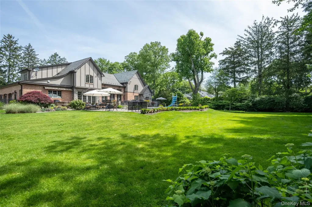 220 Elderfields Road Manhasset NY 11030