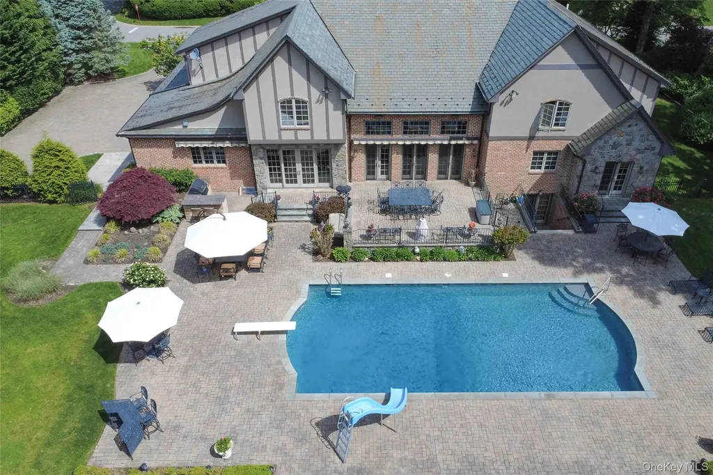 220 Elderfields Road Manhasset NY 11030