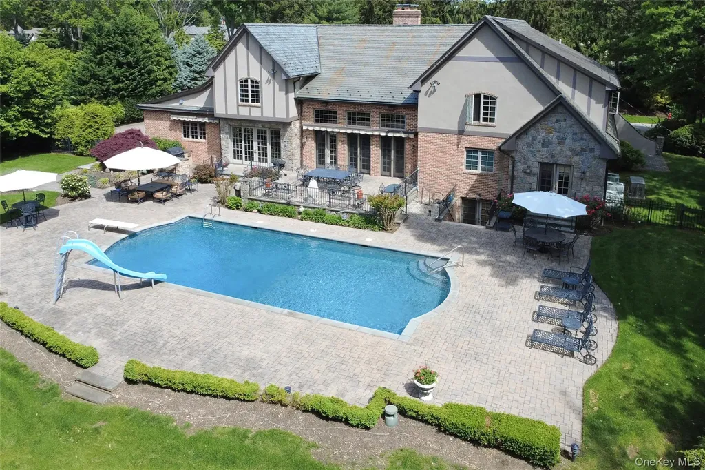 220 Elderfields Road Manhasset NY 11030
