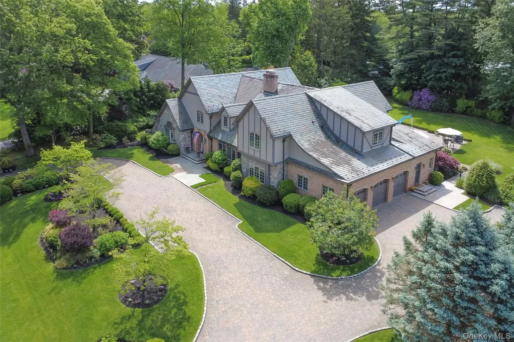 220 Elderfields Road Manhasset NY 11030