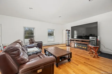 35 Appaloosa Lane Millbrook NY 12545