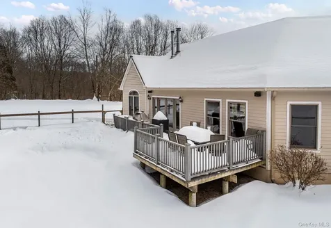 35 Appaloosa Lane Millbrook NY 12545