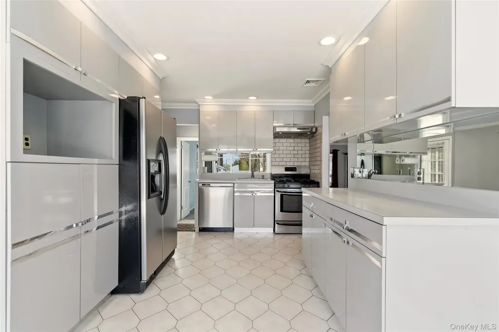 25 Rogers Lane Smithtown NY 11787