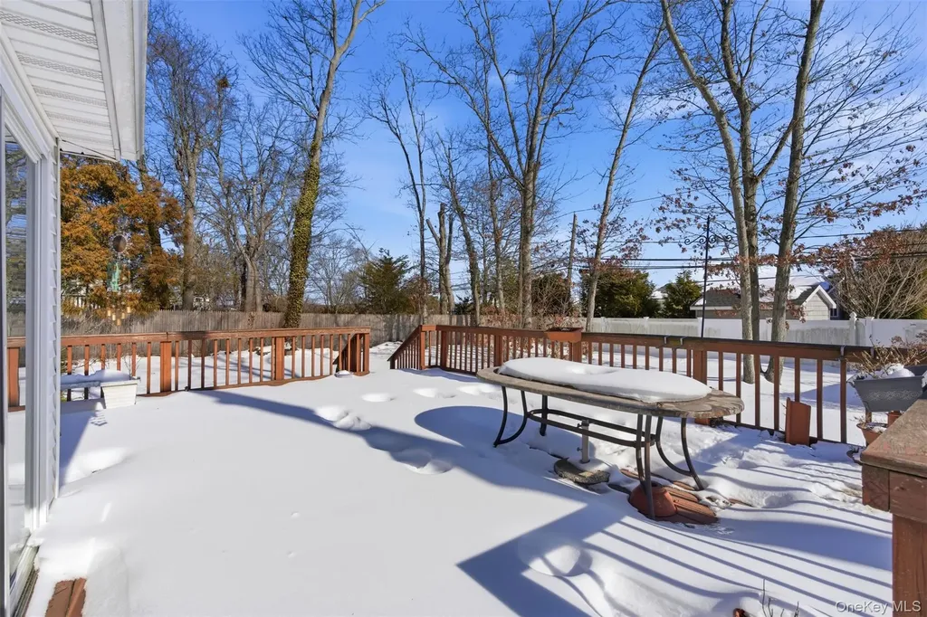 25 Rogers Lane Smithtown NY 11787