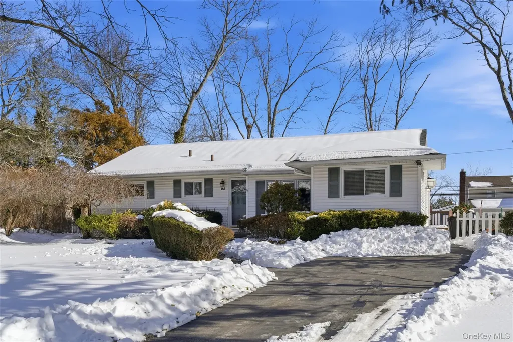 25 Rogers Lane Smithtown NY 11787