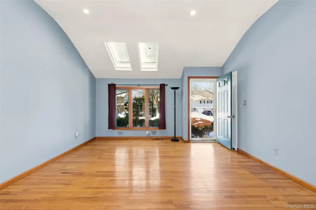 25 Rogers Lane Smithtown NY 11787