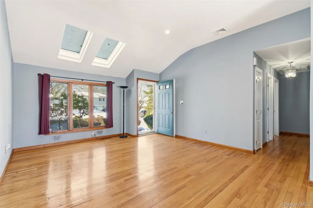 25 Rogers Lane Smithtown NY 11787
