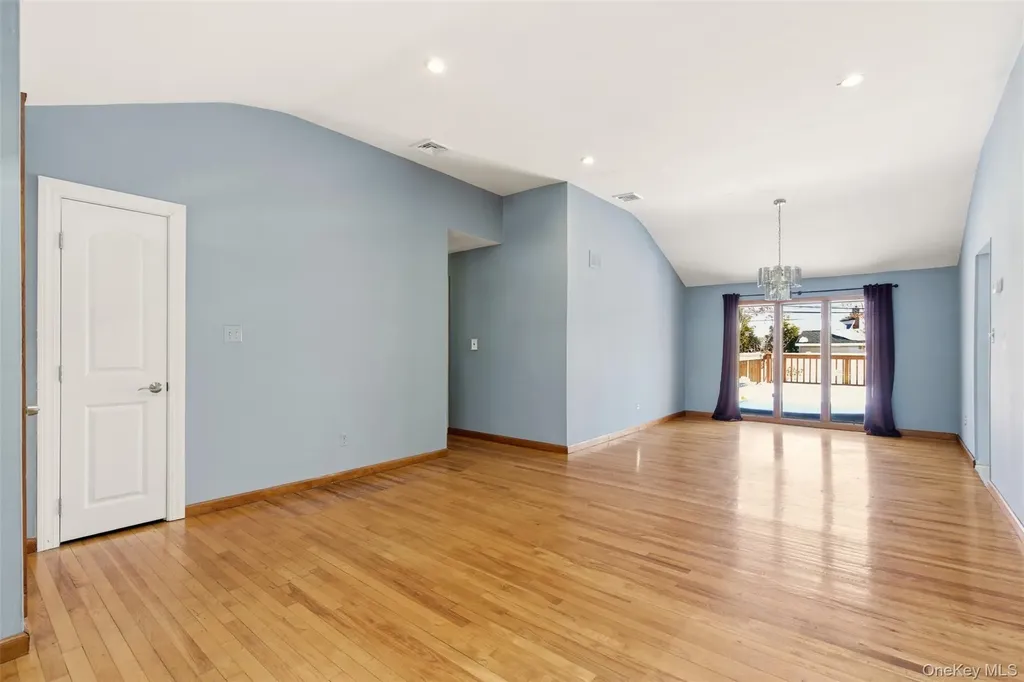 25 Rogers Lane Smithtown NY 11787